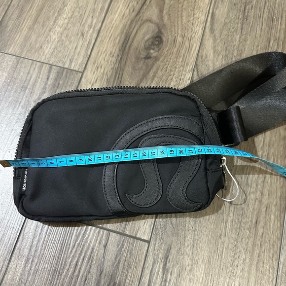 NWT Beltbag/waistpack - Picture 3 of 6